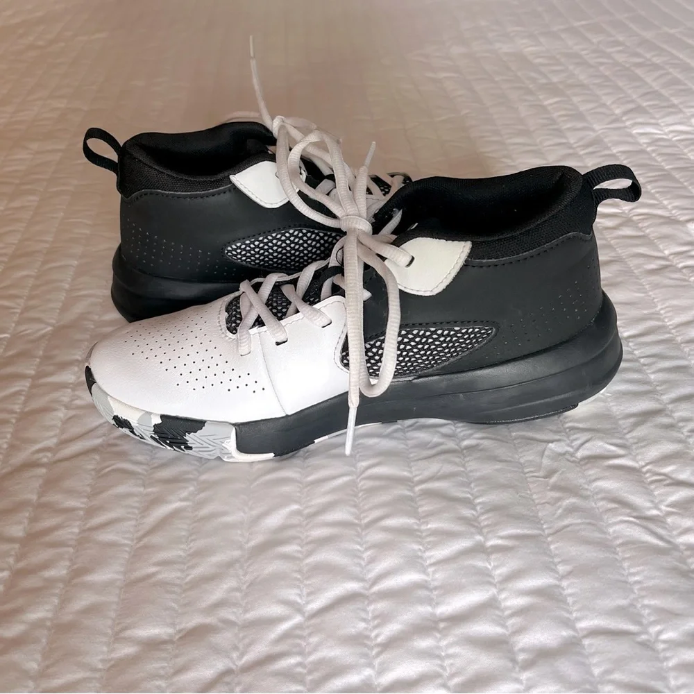 Under Armour Kids Lockdown 5 Basketball Shoe - Picture 5 of 7